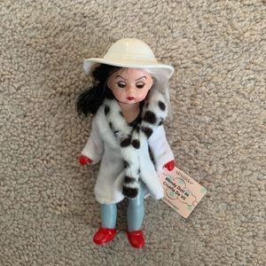 McDonalds 2002 Madame Alexander - cruella de vil